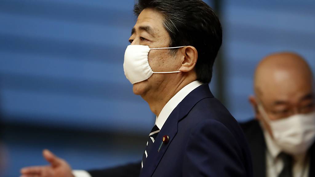 Japans Premierminister Shinzo Abe stellt ein neues Konjunkturprogramm für sein Land vor, um besser aus der Coronavirus-Krise zu kommen.