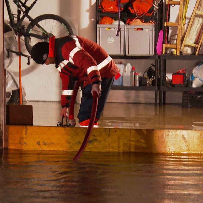 Regenfront zieht über die Schweiz – Überschwemmungen in Glarus