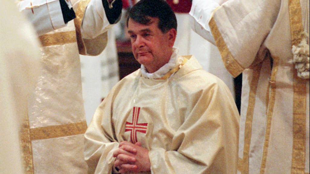 Der 76-jährige Walliser Erzbischof Emil Paul Tscherrig wird im September zum Kardinal geweiht. (Archivbild)