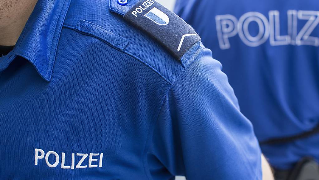 Die Luzerner Polizei sucht nach einem mutmasslichen Täter im Falle eines getöteten Taxifahrers. (Symbolbild)