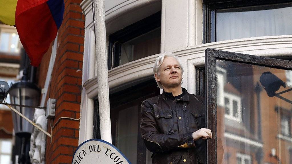 Seit Jahren muss Julian Assange in der Botschaft von Ecuador in London ausharren - nun soll ihm der Aufenthalt in dem sicheren Ort verwehrt werden. (Archivbild)