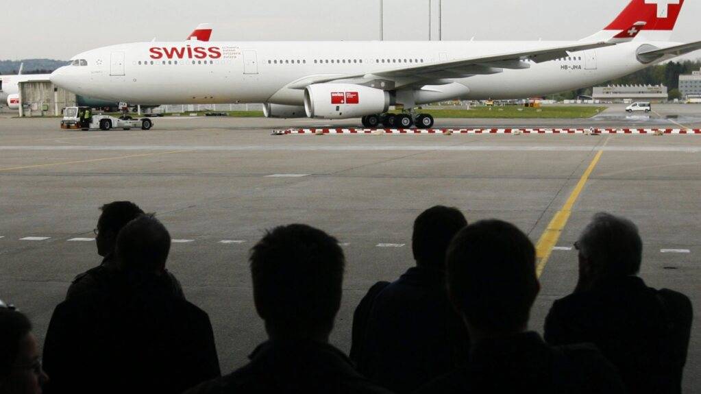 Wegen erhöhter Nachfrage wird die Swiss noch bis im Juli zweimal täglich nach Delhi fliegen. (Archivbild)