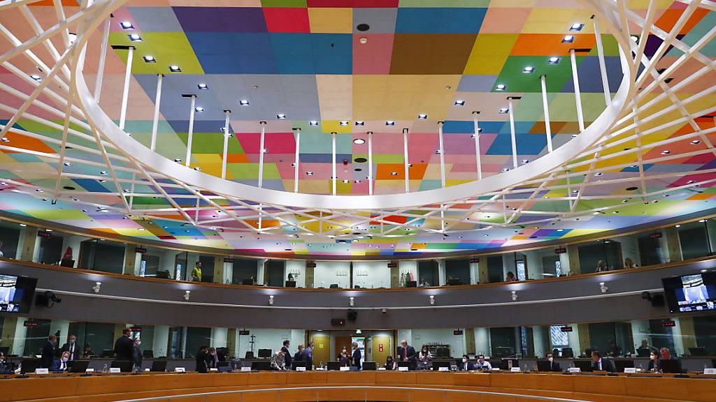 Die Außenminister und Vertreter der Europäischen Union nehmen per Videokonferenz an einer außerordentlichen Sitzung des Rates für Auswärtige Angelegenheiten im Gebäude des Europäischen Rates teil. Foto: Johanna Geron/Pool Reuters/AP/dpa
