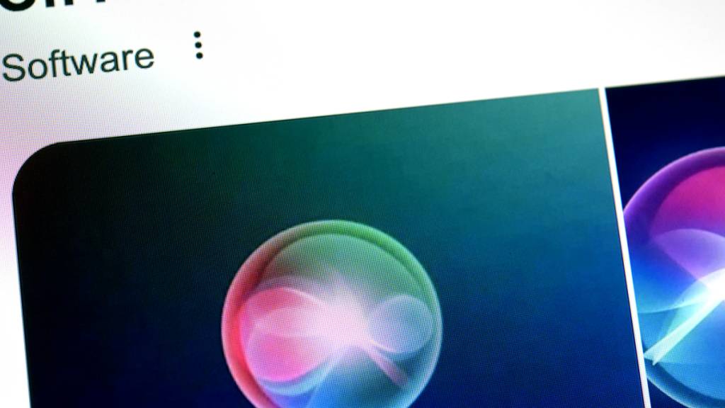 Apple versprach eine mit KI verbesserte Siri-Version. Die lässt aber auf sich warten. Jetzt gibt es einen Personalwechsel. (Archivbild)