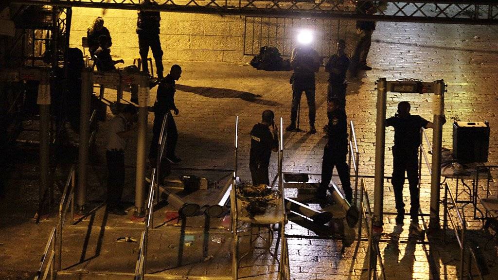 Werden nach der Gewalteskalation wieder abgebaut: die Metalldetektoren beim Zugang zur Jerusalemer Altstadt.