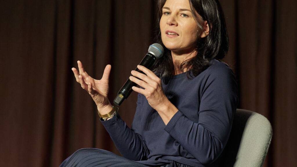 Annalena Baerbock (Bündnis90/Die Grünen), Bundesaußenministerin, spricht beim Kongress der Grünen-Bundestagsfraktion zu «Mut macht Zukunft». Foto: Joerg Carstensen/dpa