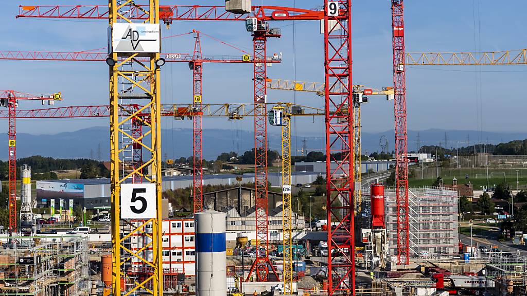 Die Bauarbeiter geben sich mit einer individuellen Lohnerhöhung 2024 nicht zufrieden - Die Baumeister wollen nichts von einer generellen Erhöhung wissen. (Symbolbild)