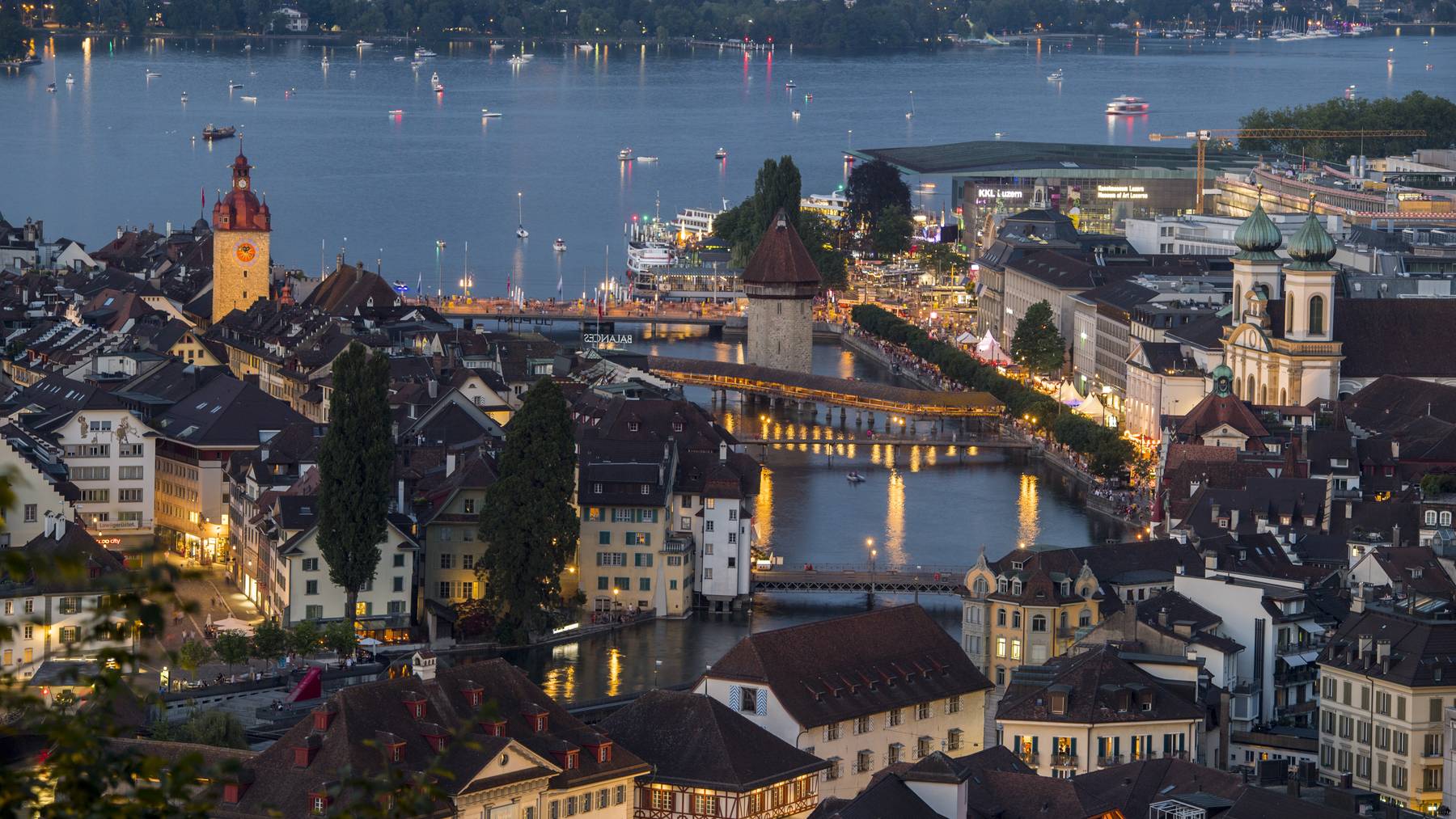 Die Altstadt von Luzern mit dem Luzerner Seebecken vom Samstag, 30. Juni 2018 anlaesslich des Luzerner Fest.