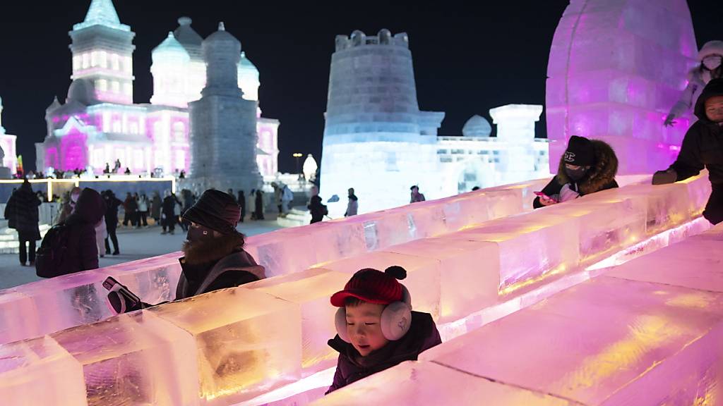Faszinierende Eis-Paläste erfreuen Festivalbesucher in China