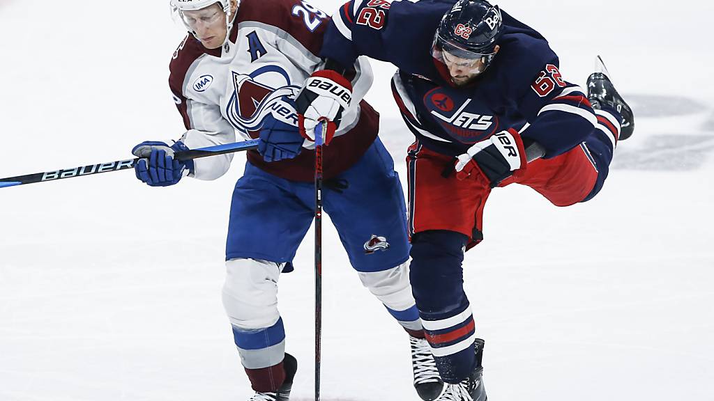 Mit vollem Einsatz am Werk: Nino Niederreiter (62) von den Winnipeg Jets