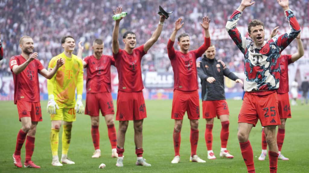 Die Spieler von Bayern München können am Tag nach dem 3:3-Unentschieden gegen RB Leipzig den Meistertitel bejubeln