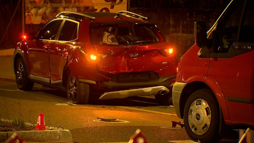 Münchwilen (TG): Betrunkener Lieferwagenfahrer prallt in stehendes Auto – drei Verletzte