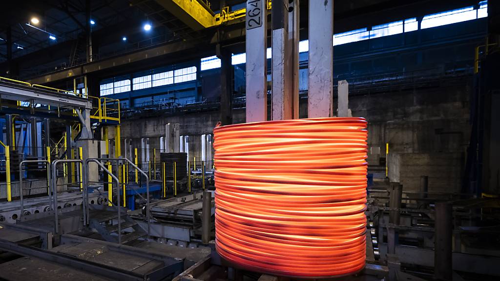 Der Stahlkonzern Swiss Steel verzeichnete im ersten Halbjahr tiefere Absatz- und Umsatzzahlen und schrieb erneut rote Zahlen. (Archivbild)