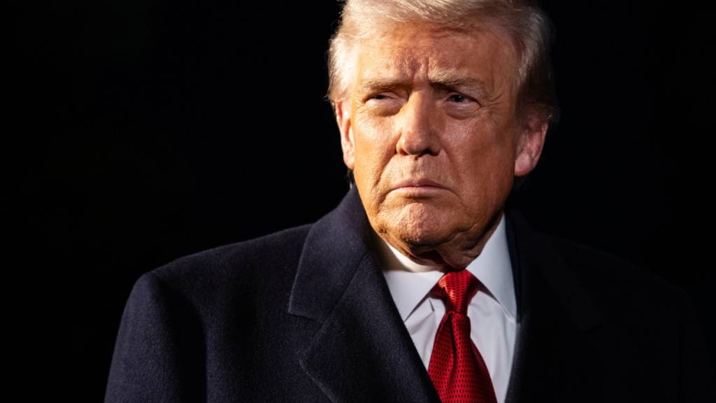 «Gesunkene Standards bei der Regierungsführung» - dieses Zeugnis kann US-Präsident Trump nicht gefallen. Die Ratingagentur Scope sieht indes gute Gründe, die Kreditwürdigkeit des Landes abzuwerten. (Archivbild)