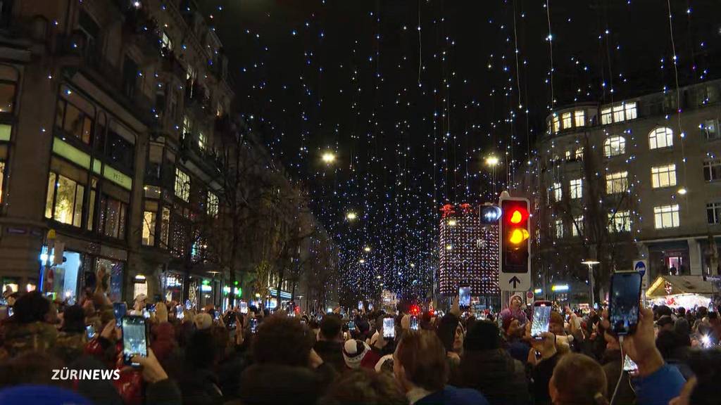 Weihnachtsbeleuchtung «Lucy» in der Bahnhofstrasse wird angeknipst