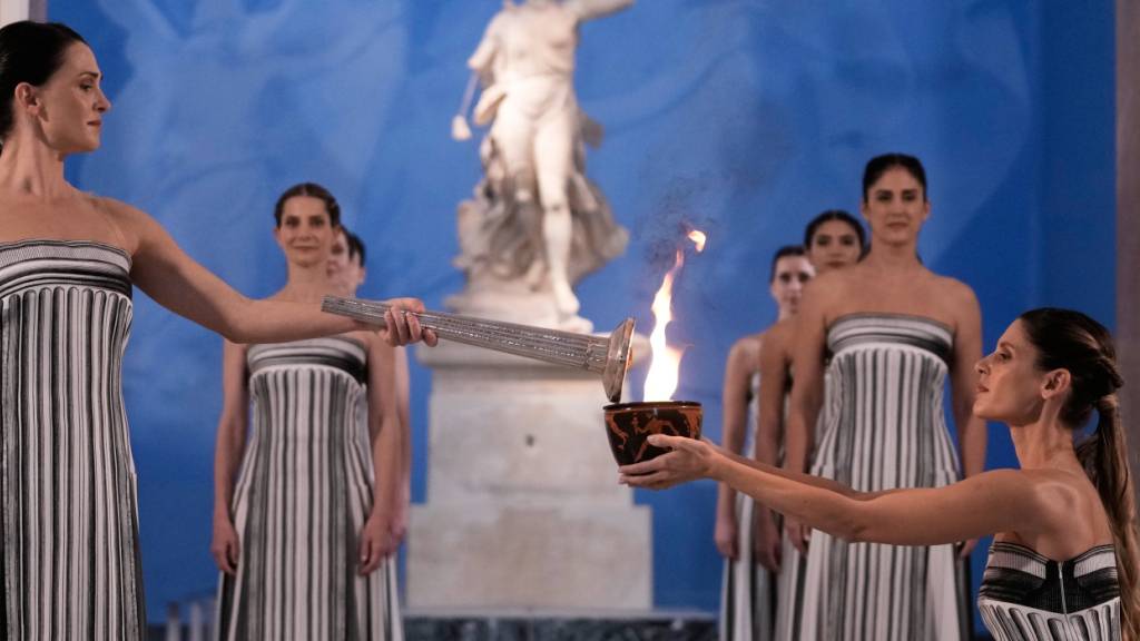 Das Olympische Feuer brennt, die Reise in Richtung Mailand hat begonnen