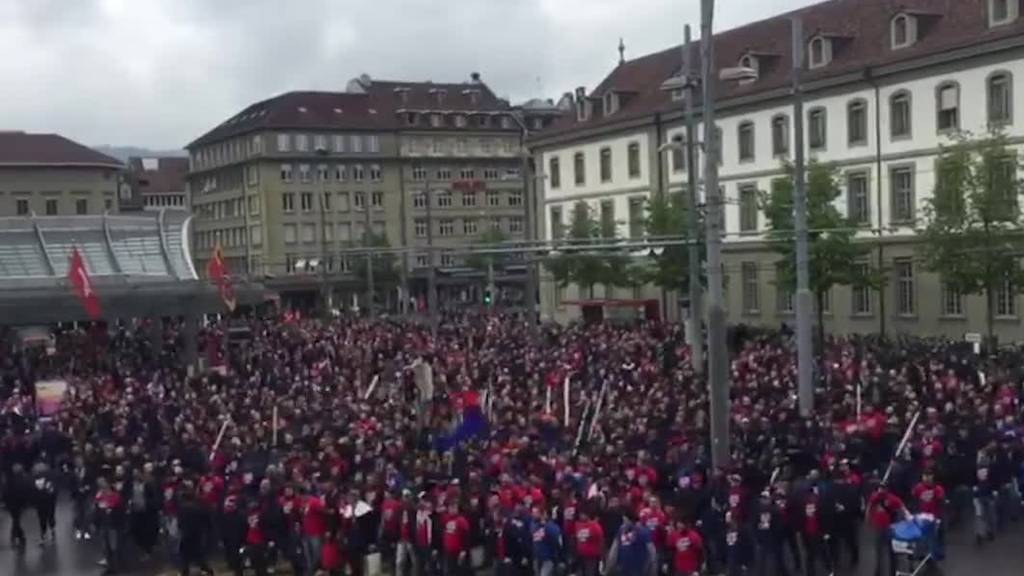 Basler Fans ziehen vor dem Cupfinal durch Bern