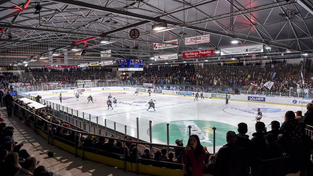 Das Thomas Domenig Stadion in Chur sei betreffend Sicherheit etwas in die Jahre gekommen, so der Stadtpräsident. (Archivbild)