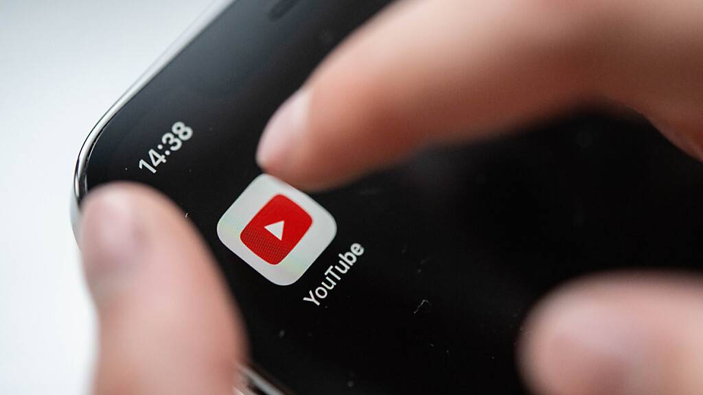 Eine Sekundarklasse aus dem Kanton Zürich soll sich während dem Unterricht Zugang zum Youtube-Benutzerkonto der Lehrerin verschafft haben. Die Lehrerin, deren hochgeladene Videos daraufhin alle verschwunden waren, ging zur Polizei und erstattete Anzeige. (Symbolbild)