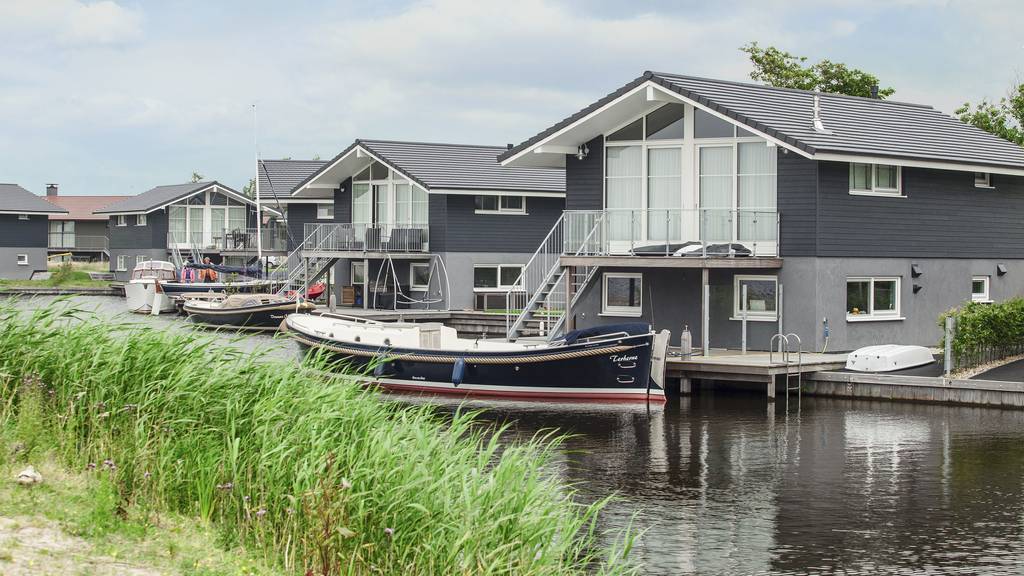 Vom Haus direkt aufs eigene Schiff – das bietet dieser Ferienpark in den Niederlanden.