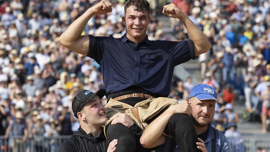 Der erst 19-jährige Michael Moser feiert beim Emmentalischen Gauverbandsfest seinen ersten Kranzfestsieg