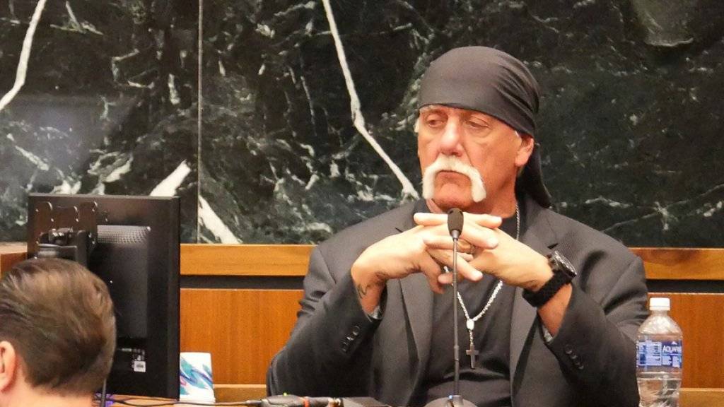 Terry Bollea alias Hulk Hogan am Montag vor Gericht. Verhandelt wird seine Schadenersatzklage gegen die Internetplattform «Gawker», die einen privaten Sexfilm mit ihm verbreitet hat.