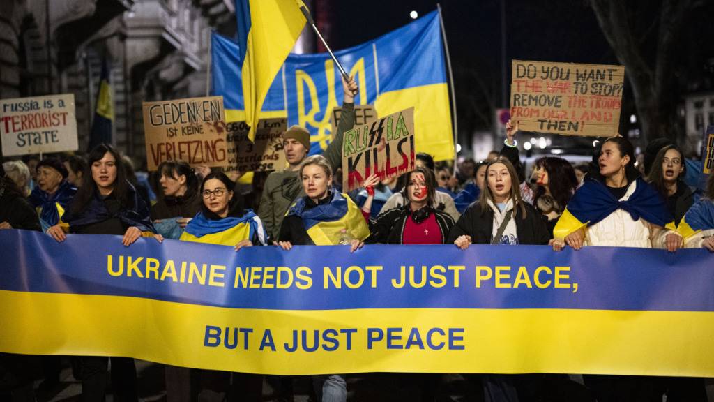 Etwa 1000 Menschen gingen in Zürich aus Solidarität mit der Ukraine auf die Strasse. (Archivbild)