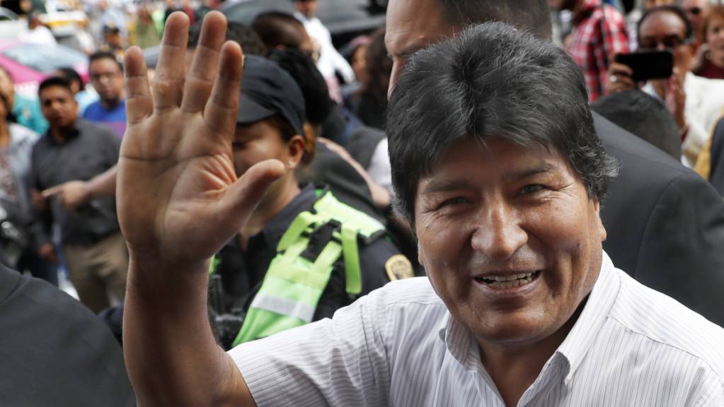 Boliviens gestürzter Präsident Evo Morales bei seiner Ankunft im Exil in Mexiko-Stadt.