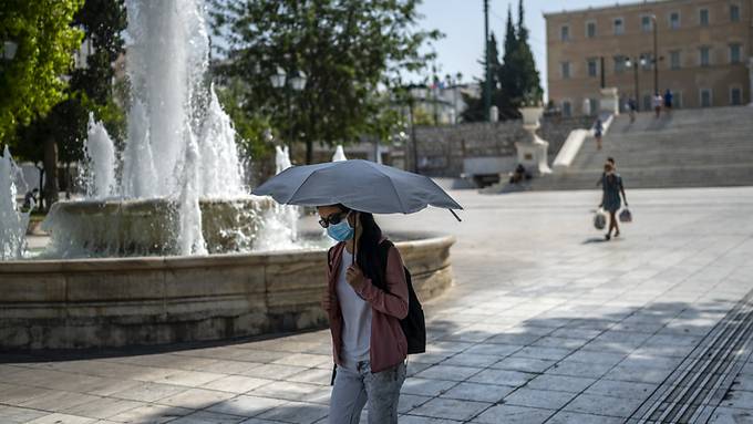 Hitze in Griechenland lässt nicht nach - Brände auf Rhodos eingedämmt