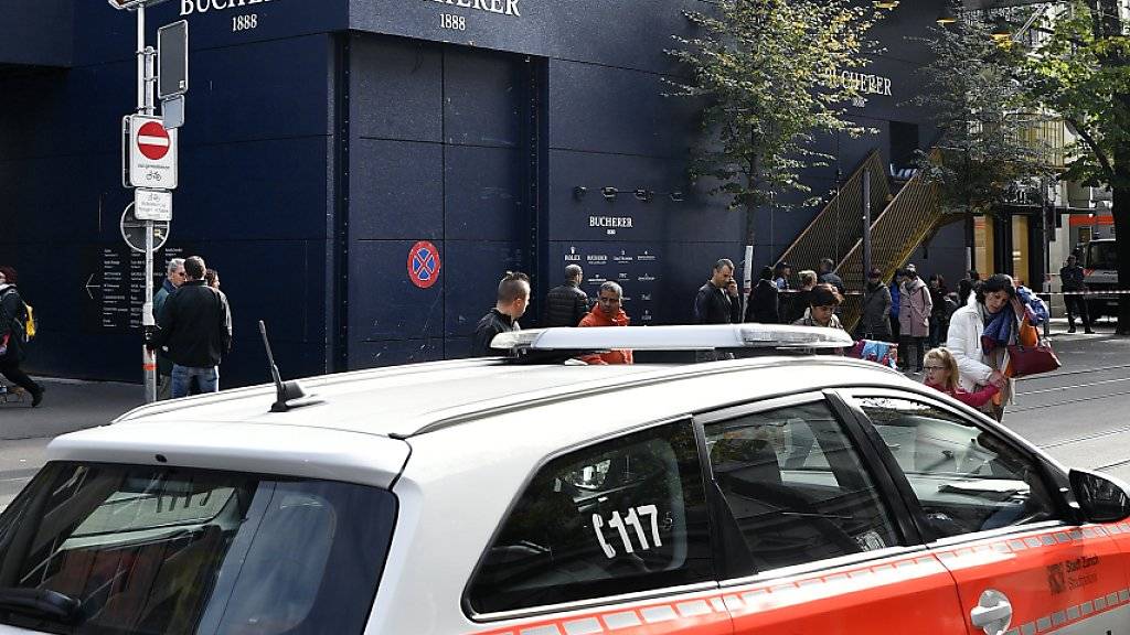 Nach dem Überfall auf «Bucherer»: Grossaufgebot der Stadtpolizei an der Bahnhofstrasse in Zürich am 24. Oktober. (Archiv)
