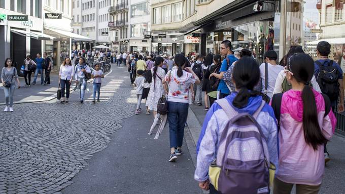 10'000 Touristen können trotz Zertifikat in der Schweiz nicht ins Restaurant
