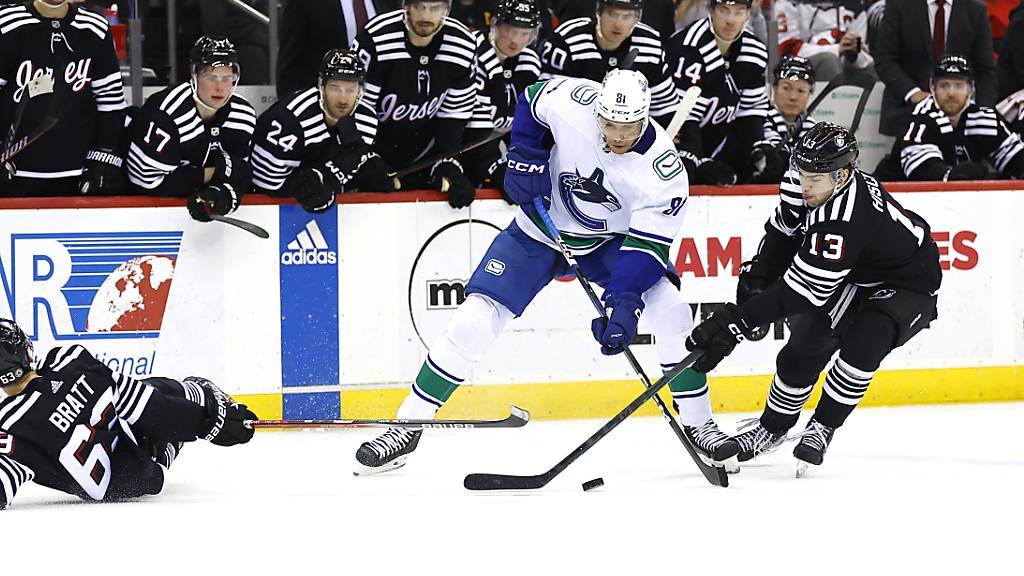 Trotz des elften Saisontors von Nico Hischier (13) unterlagen die New Jersey Devils den Vancouver Canucks vor heimischem Publikum 4:6