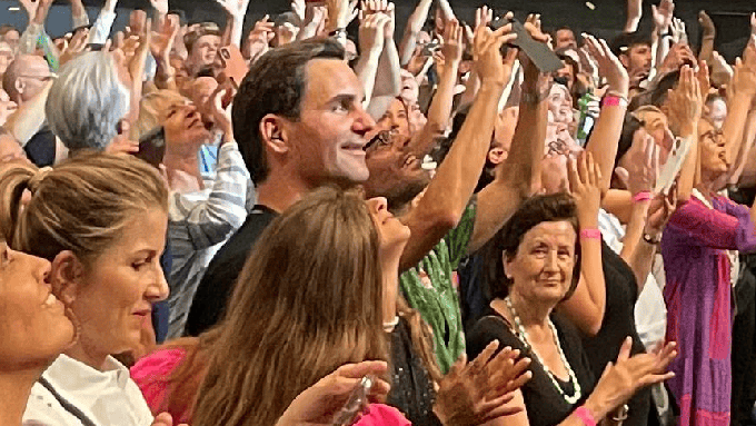 Familie Federer singt bei Elton John im Hallenstadion lauthals mit