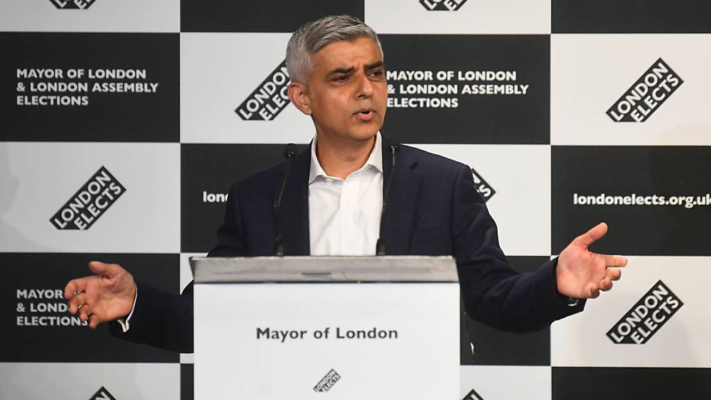 Der Labour-Politiker Sadiq Khan spricht, nachdem er in der City Hall zum nächsten Bürgermeister von London erklärt wurde. Foto: Victoria Jones/PA Wire/dpa