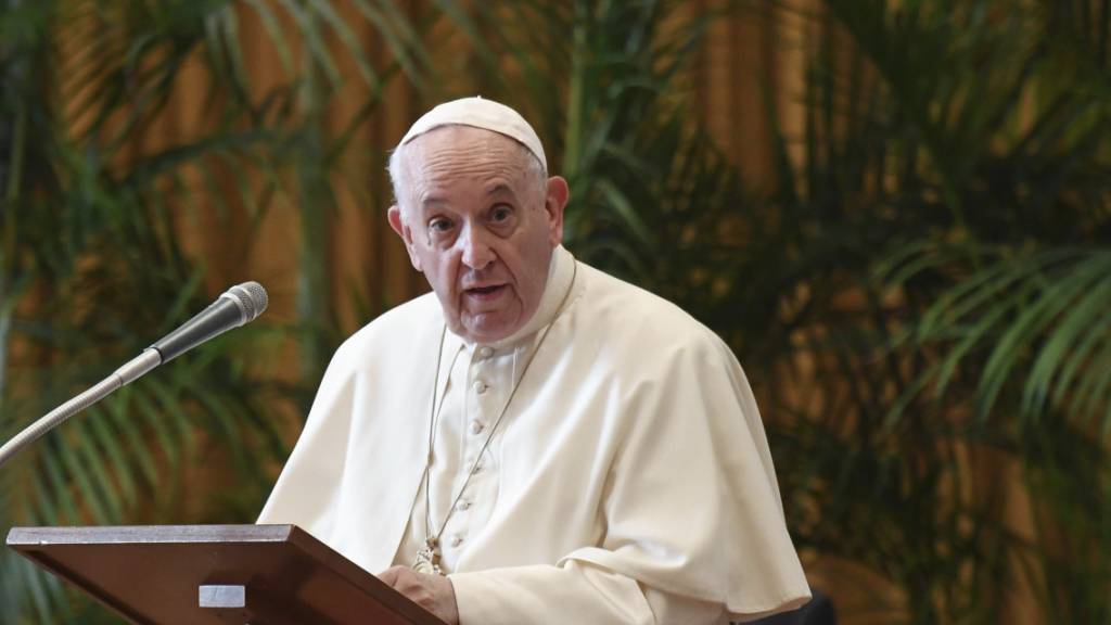 Papst Franziskus spricht im Vatikan während einer Konferenz. Foto: Alessandro Di Meo/Pool ANSA/AP/dpa