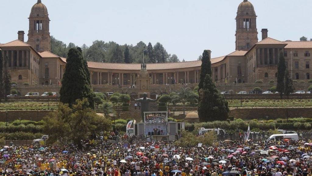 Tausende wütender Studenten versammelten sich am Freitag vor dem Regierungssitz in Pretoria.