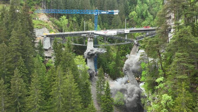 Hier wird das Castielerviadukt zwischen Chur und Arosa gesprengt