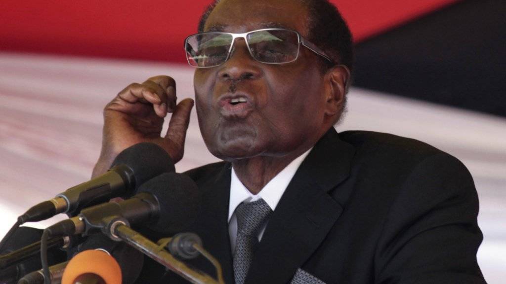 Die Armee sagt, bei der Intervention handle es sich um keinen Putsch - dennoch steht Langzeitpräsident Mugabe offenbar unter Hausarrest. (Archivbild)