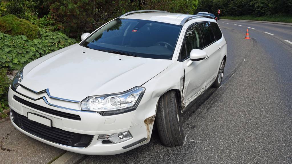 Beim Unfall in Adligenswil waren insgesamt drei Autos involviert.