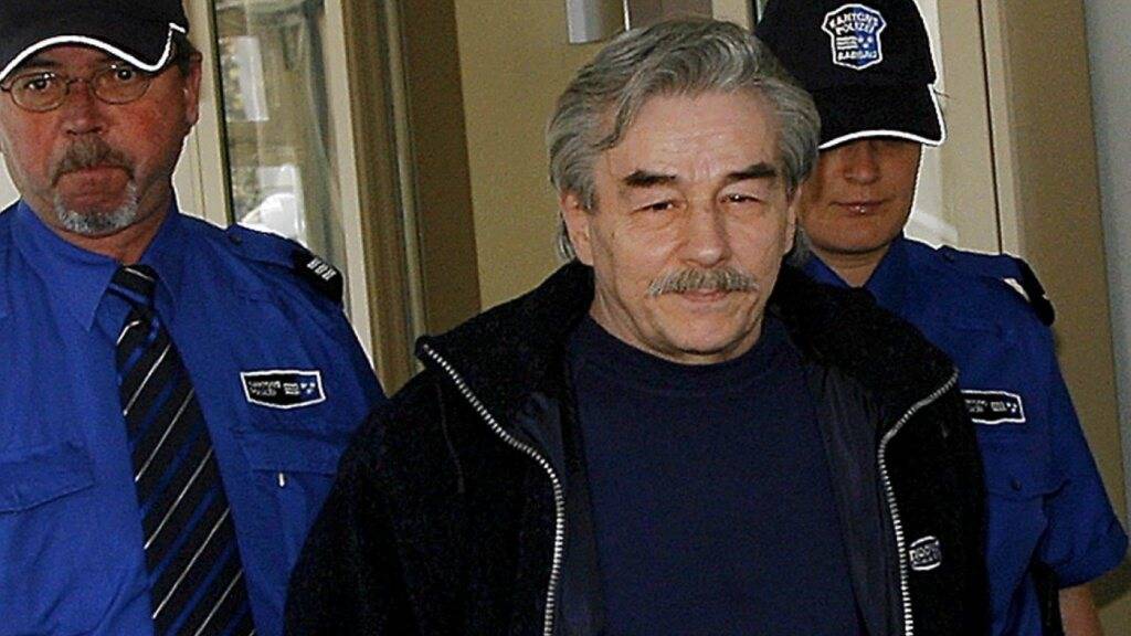 Werner Ferrari im April 2007 am Bezirksgericht Baden: Der mehrfache Kindermörder ist am Freitag im Gefängnis gestorben. (Archivbild)