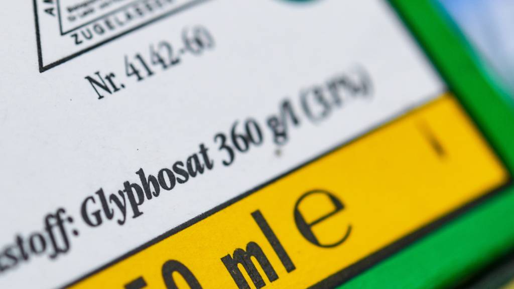 Die mögliche Erneuerung der Zulassung des Totalherbizids Glyphosat in der EU stösst bei einer Reihe von Wissenschaftlern auf Kritik. (Archivbild)