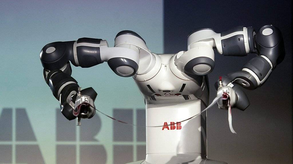 ABB-Roboter dirigiert Konzert mit Andrea Bocelli in Pisa