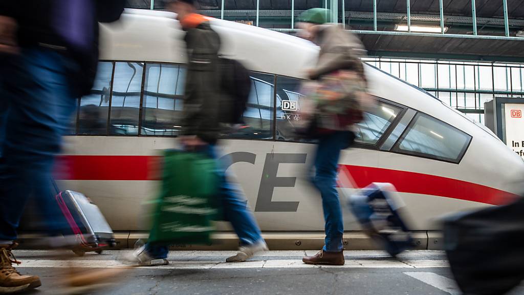 Der Streik der deutschen Lokführergewerkschaft ist auch im Personenverkehr angelaufen. 