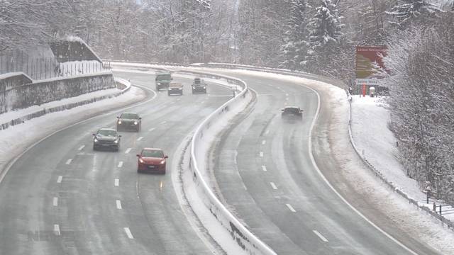 Neuschnee sorgt für Chaos im Verkehr