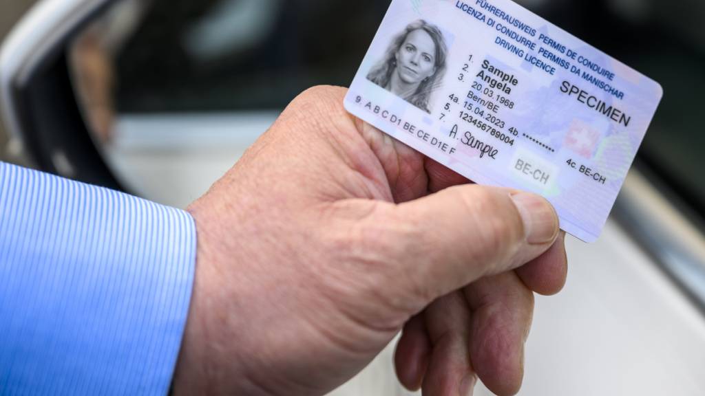 Künftig soll es nicht mehr nötig sein, einen physischen Führerausweis mitzuführen. Dieser Meinung ist die zuständige Nationalratskommission. (Themenbild)