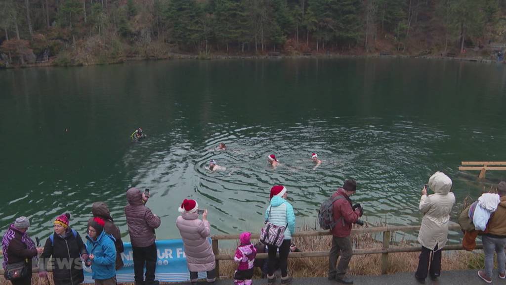 Eisschwimmen im Blausee