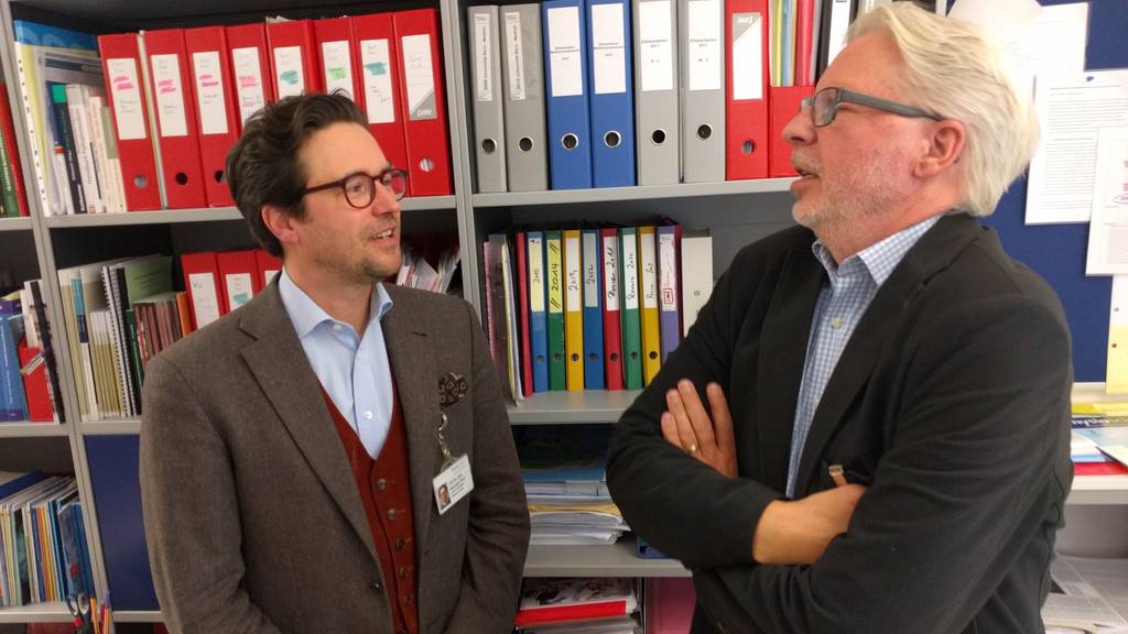 Rouven Porz (l.) und Hubert Kössler sind Ethiker am Inselspital Bern.