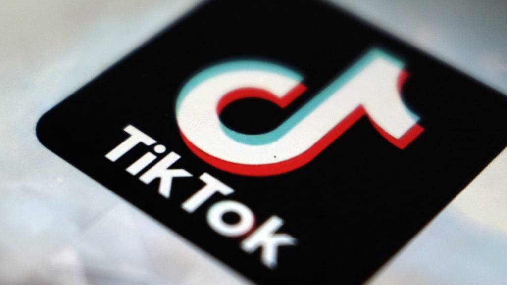 Viele Beiträge auf der Onlineplattform Tiktok sind mit Musik unterlegt. (Archivbild)