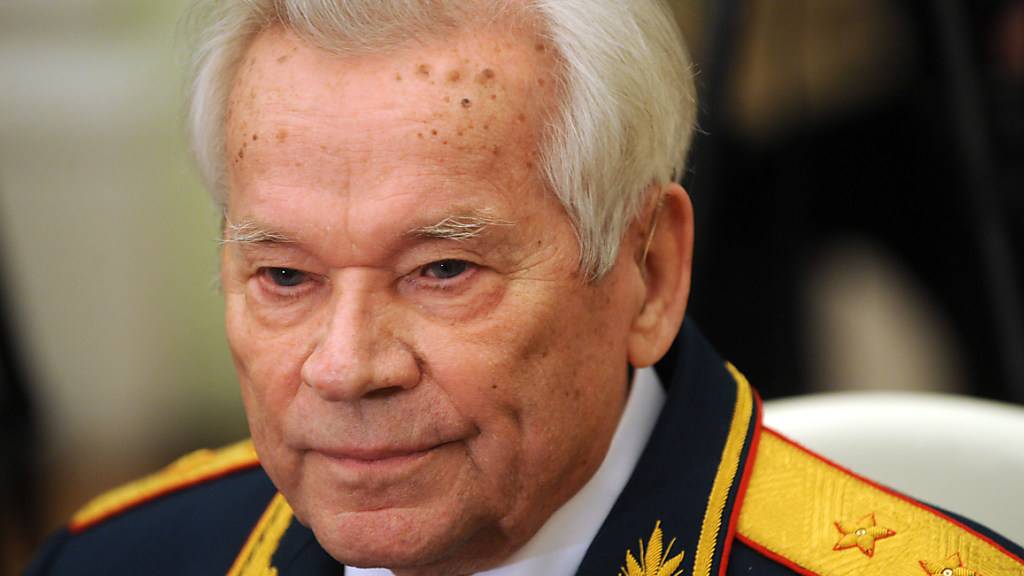Michail Kalaschnikow an seinem 90. Geburtstag am 10. November 2009. Auch nach seinem Tod wird der Waffenkonstrukteur in Russland als Held verehrt.