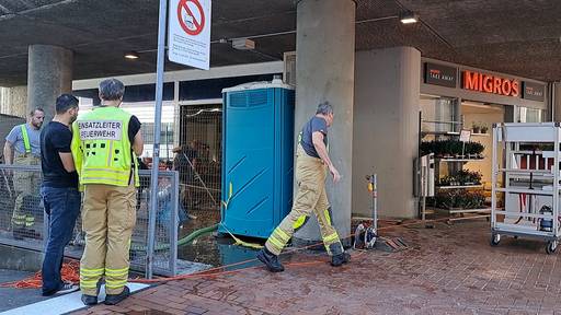 Wasser in der Migros in Brugg – Filiale evakuiert 